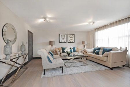 3 Bedroom Penthouse - Photo 2