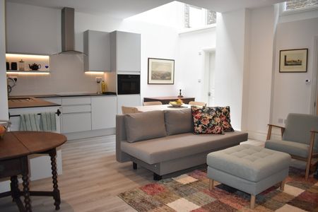 1 Bed Flat, Cornwall Gardens, SW7 - Photo 2