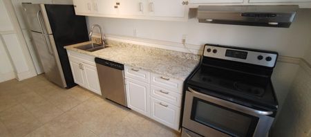 4702 Queen Mary Road - Beautiful 1-bedroom apartment - Photo 4