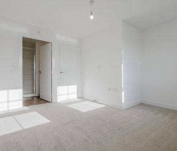 4 bedroom semi-detached house to rent - Photo 1