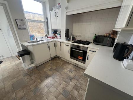 3 bedroom terraced house to rent - Photo 3