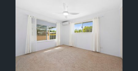 THREE BEDROOM HOME IN CENTRAL POSITION - Photo 2