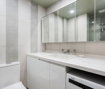 The Madison – Executive Fully Furnished Studio Apartment - Photo 5