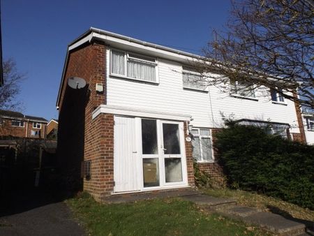 Porteous Crescent, Chandlers Ford - Photo 2