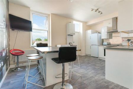 3 bedroom apartment to rent - Photo 5