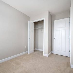 Updated townhouse available for rent with 4 bedrooms. - Photo 2