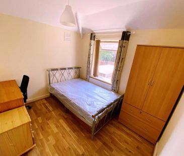 4 bedroom semi-detached house to rent - Photo 5