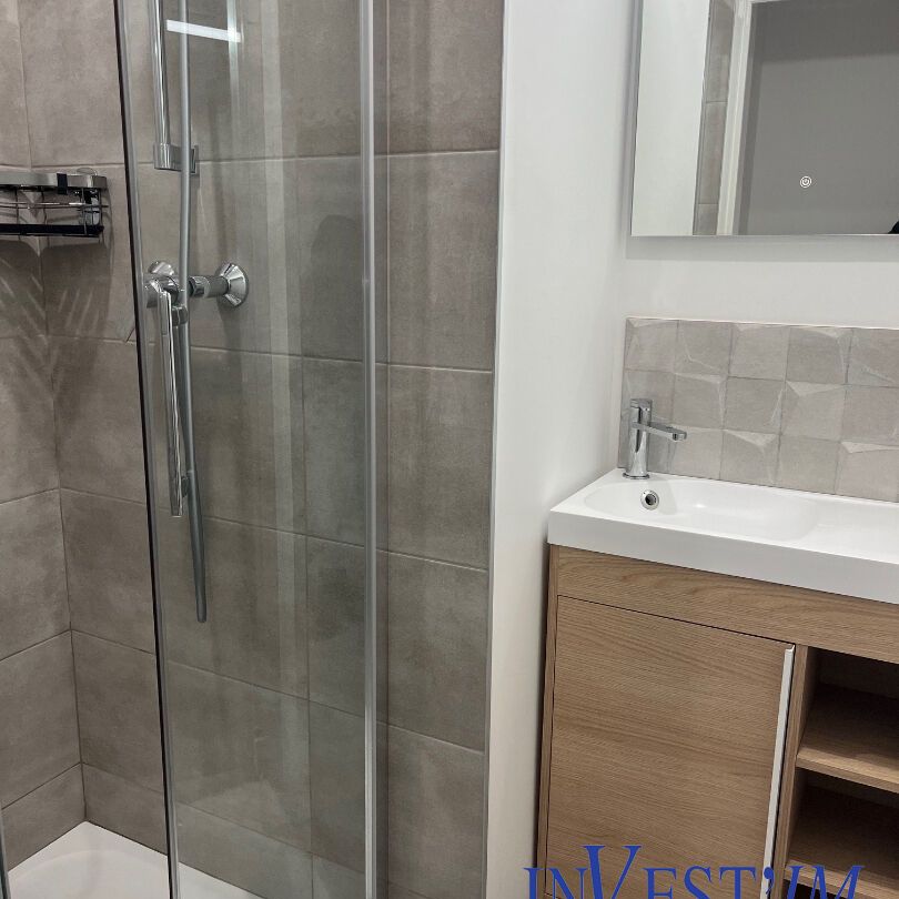 APPARTEMENT T1 MEUBLE OULLINS, - Photo 1