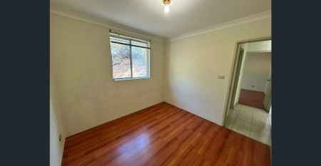 Spacious two bedroom apartment in perfect location! Very close to local shopping area and the train station. - Photo 3