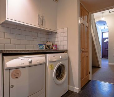 Stylish, contemporary six bed property - Photo 1