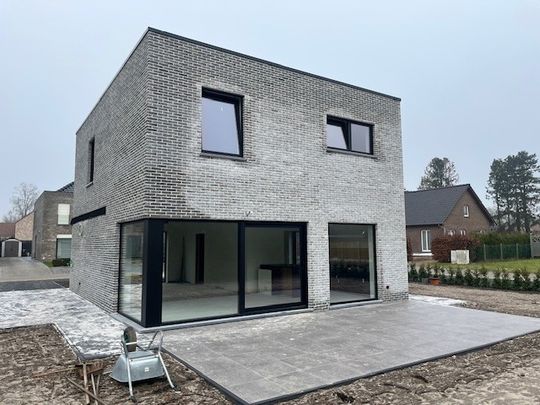 Prachtige energiezuinige nieuwbouwwoning met 3 slk op +/- 4a35ca grond in Genk - Foto 1