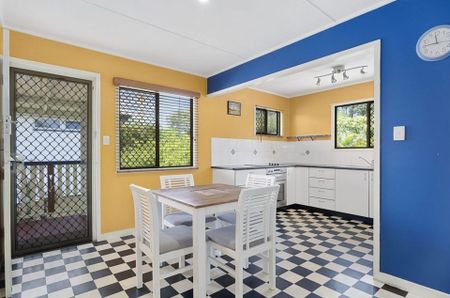 Central Located Family Home in Redcliffe - Photo 3
