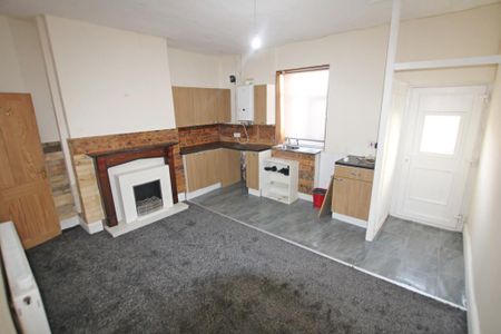 2 bedroom terraced house to rent - Photo 4