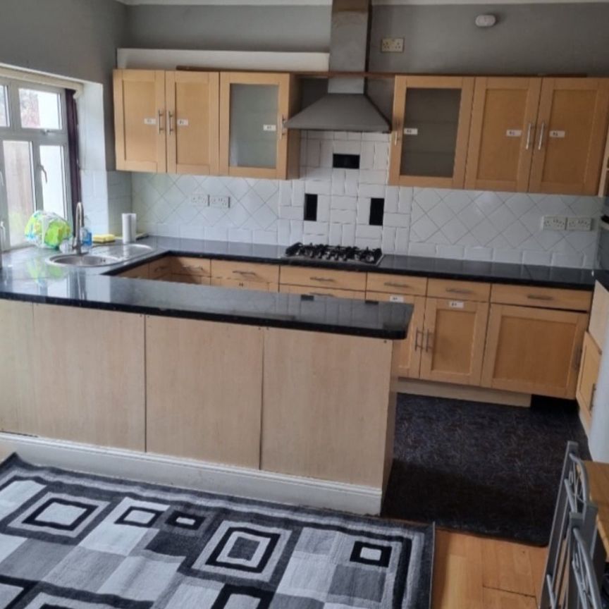 Room in a Shared House, Spencer Road, IG3 - Photo 2