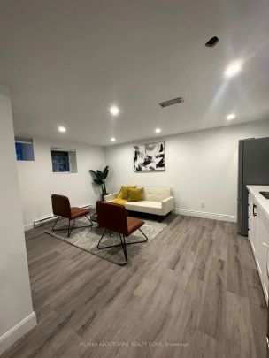 66 Wellington Street S #lower - Photo 1