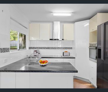 Move-In Ready 3 Bedroom Home with Private Yard - Photo 6