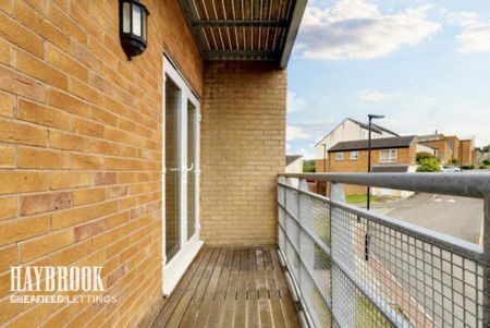 2 bedroom flat to rent - Photo 2