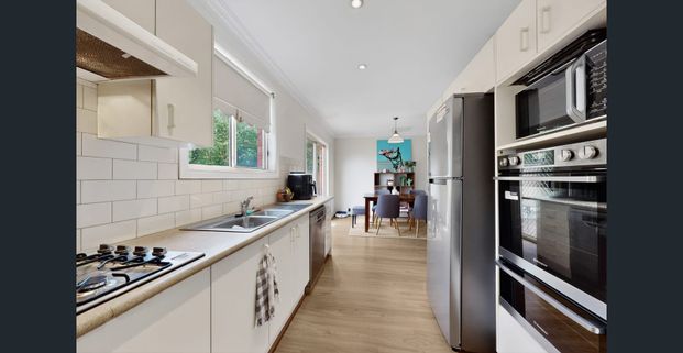 Well Designed Townhouse with Secure Garage and Courtyard - Photo 1