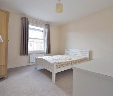 5 bedroom end of terrace house to rent - Photo 5