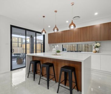 Stunning 5 Bedroom Home - Great Location! - Photo 6