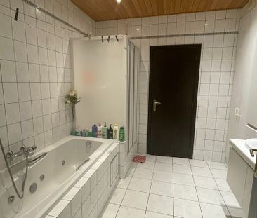 Ruim en goed gelegen appartement met 2 slaapkamers in kleine gebouw - Photo 5