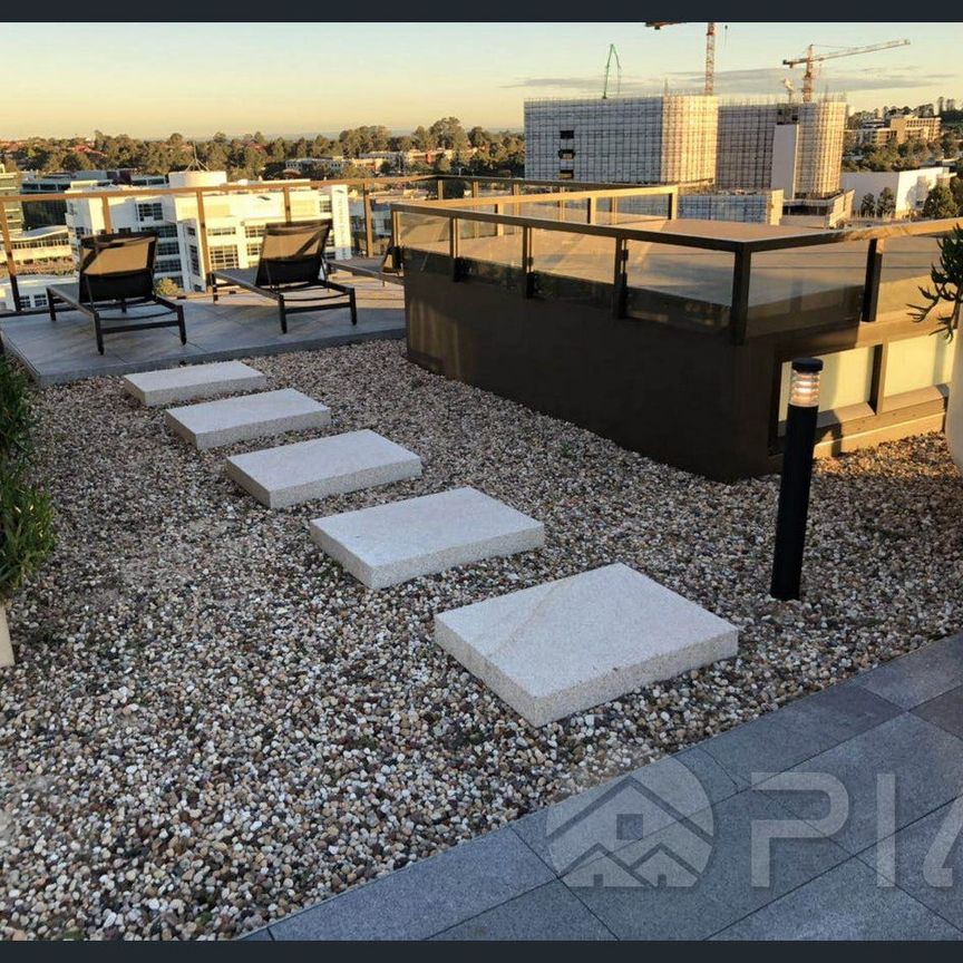 As new penthouse apartment with large study - Photo 1