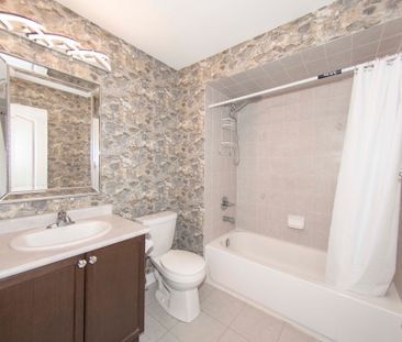 For Lease - 2435 Greenwich Drive Unit# 37, Oakville, Ontario - Photo 2