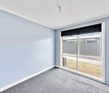 Comfortable Family Home in a Convenient Rockbank Location - Photo 3