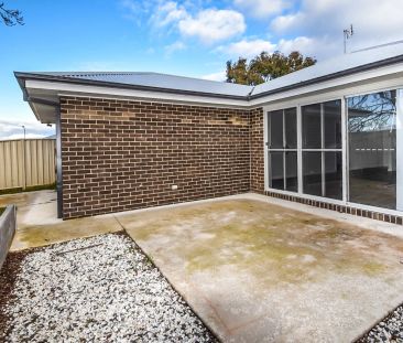 6b Emmaville Street, Orange. - Photo 4