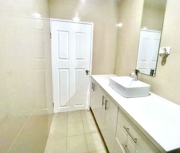 Renovated 3 Bedda with Ensuite & Balcony! - Photo 5