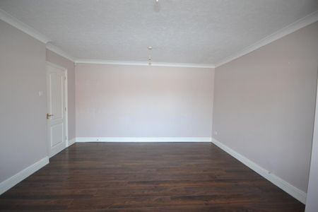 4 bedroom detached house to rent - Photo 3