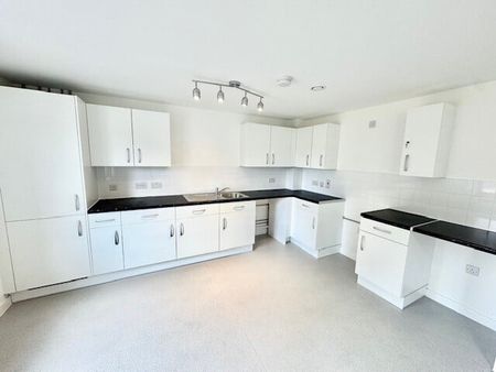 Murex House, Rainham, RM13 9GL - Photo 2