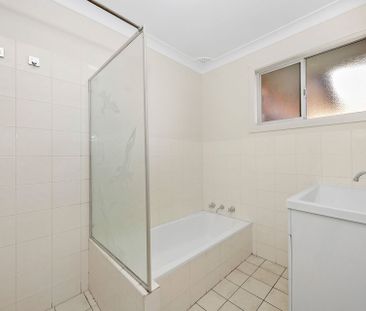 FOR LEASE - Comfortable 3 Bedroom Brick Home - Photo 2