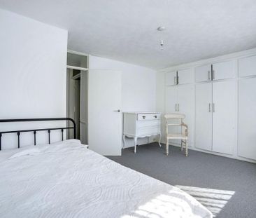 2 bedroom end of terrace house to rent - Photo 3