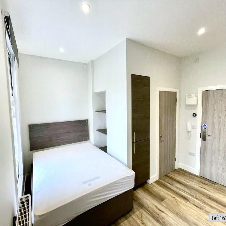 Studio to rent - Photo 1