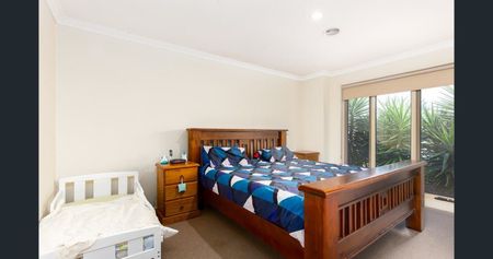 Stylish 3-Bedroom Home with 2 Bathrooms and Double Garage - Photo 2