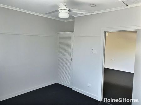 CHARMING RENOVATED COTTAGE IN CENTRAL LOCATION - Photo 4