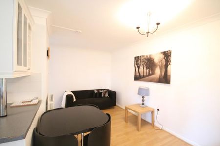 3 bedroom apartment to rent - Photo 4