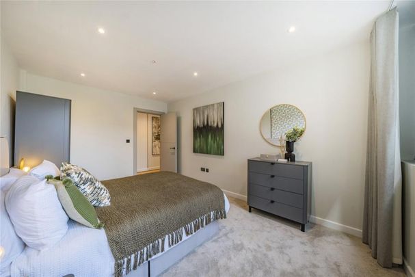 Rosemount Avenue, West Byfleet, Surrey, KT14 - Photo 1