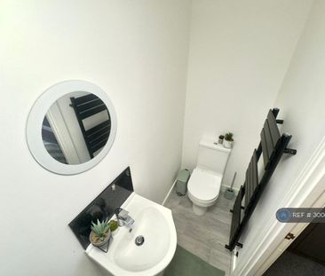 1 bedroom in a house share to rent - Photo 6