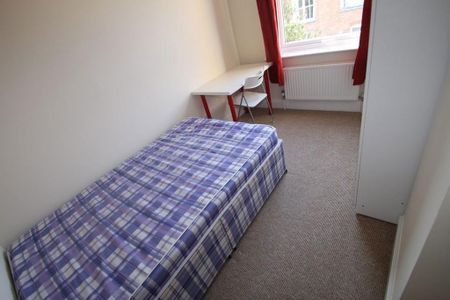 4 bedroom terraced house to rent - Photo 5