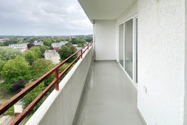 Renovierte 3-Zi-Whg mit weitem Blick und kurzem Weg in die City - Photo 1