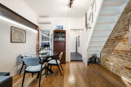 Stunning three bedroom terraced home - Photo 2