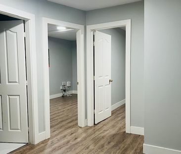 9082 144 Street, Surrey (Ground level suite) - Photo 4