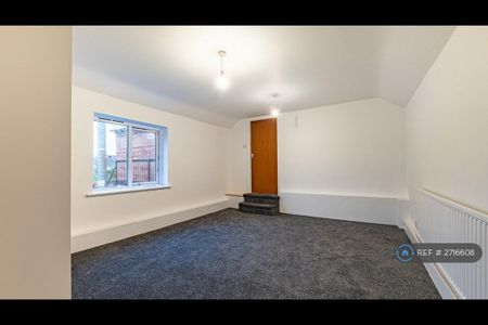 3 bedroom flat to rent - Photo 5
