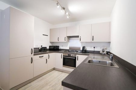 3 bedroom semi-detached house to rent - Photo 5