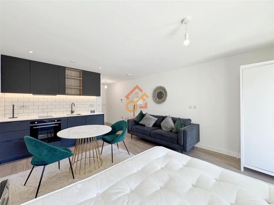 Studio to rent - Photo 1