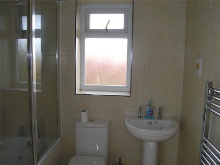 2 bedroom end of terrace house to rent - Photo 5