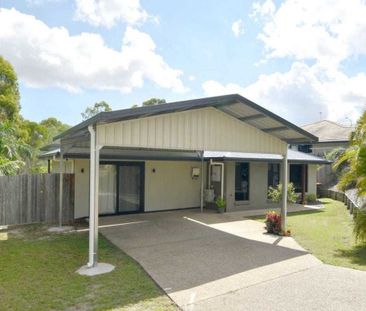 MODERN FAMILY HOME IN QUIET CULDESAC WITH 4 BEDROOMS AND 2 LIVING A... - Photo 2