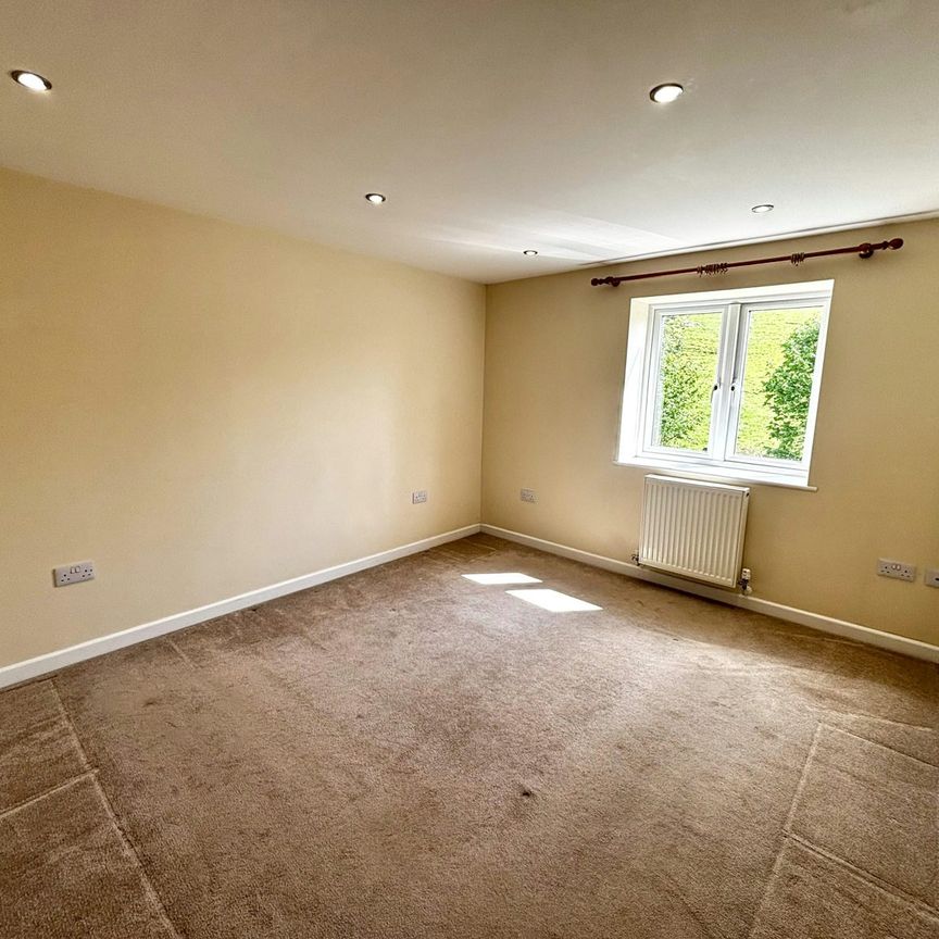 Bungalow to rent on - Photo 1